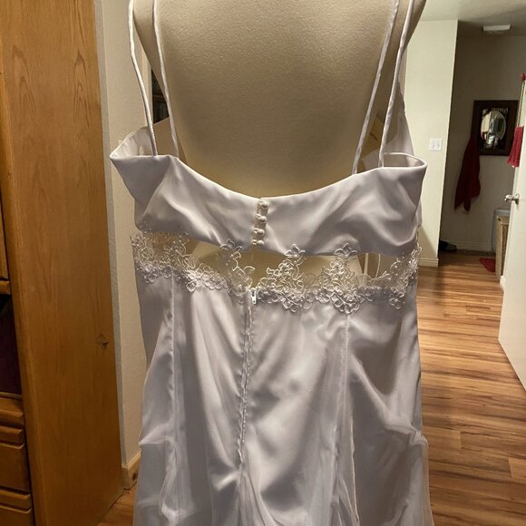 #25) Wedding Gown: Pearl Keep - Picture 9 of 10